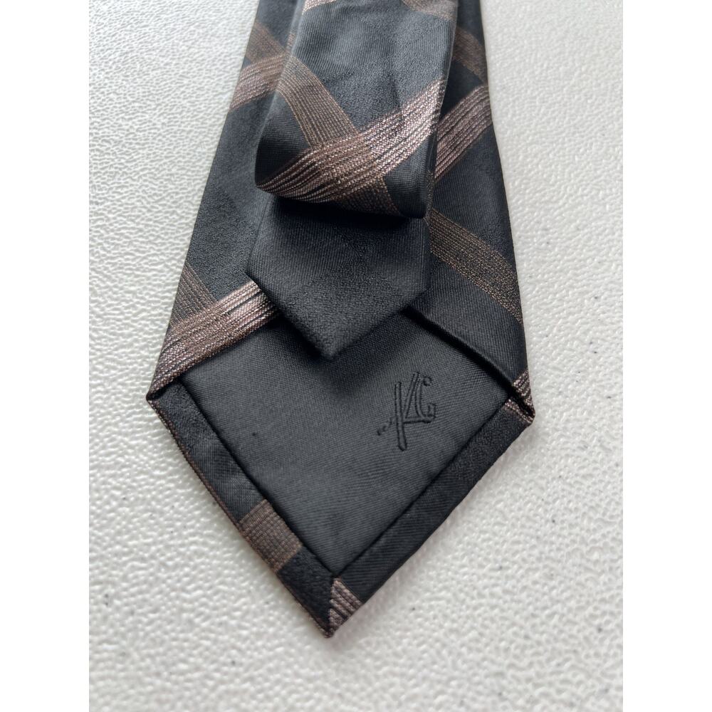 Kenneth Cole New York Black and Brown Striped Pattern 100% Silk Designer Tie - Picture 6 of 7
